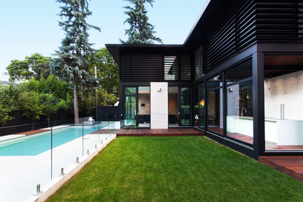 Press kit | 720-08 - Press release | Coupée Croisée (Cut & Cross) - yh2 - Residential Architecture - Photo credit: Francis Pelletier