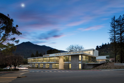 Dossier de presse | 1187-04 - Communiqué de presse | AIASF Announces the Honorees of the 2016 Design Awards Program - American Institute of Architects, San Francisco Chapter (AIA SF) - Architecture commerciale -  Architecture Honor Award / College of Marin Academic Center by TLCD Architecture + Mark Cavagnero Associates -&nbsp;Kentfield, CA<br>   - Crédit photo :    Tim Griffith Architectural Photographer