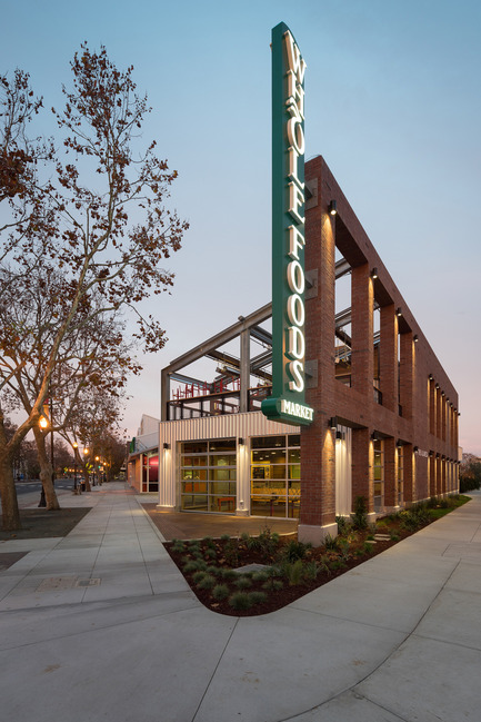 Dossier de presse | 1187-04 - Communiqué de presse | AIASF Announces the Honorees of the 2016 Design Awards Program - American Institute of Architects, San Francisco Chapter (AIA SF) - Architecture commerciale -          Special Commendation - Urban Design (Awarded in partnership with SPUR) /&nbsp;Whole Foods Market on The Alameda by&nbsp;        Field Paoli Architects - San Jose, CA  - Crédit photo : Phil Bond<br>