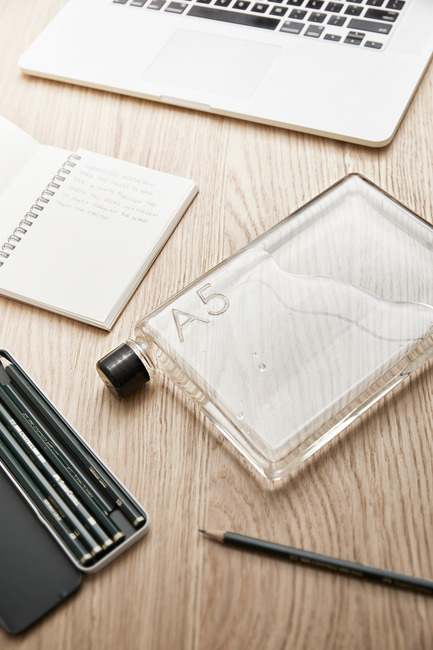 Press kit | 2102-01 - Press release | memobottle | A'Design Award Gold Winner - memobottle - Industrial Design - memobottle&nbsp; - Photo credit: Tarin Grey