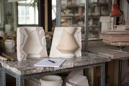 Press kit | 2095-01 - Press release | Seismographic Vases - dua - Product - dua Seismographic Vases, production - Photo credit: Alexander Esslinger