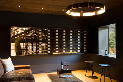 Dossier de presse | 2112-01 - Communiqué de presse | Brecon Estate Winery - Aidlin Darling Design - Architecture commerciale - Members lounge with overlook to production area - Crédit photo : Adam Rouse