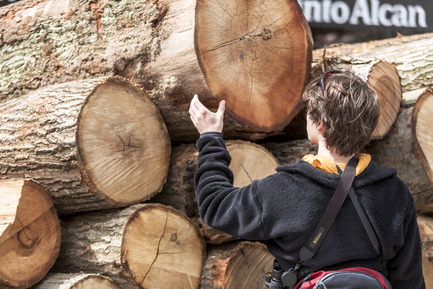 Press kit | 583-13 - Press release | 560 KM: A thousand logs on Sainte-Catherine Street - Quartier des spectacles Partnership - Urban Design - 560 KM by KANVA - Photo credit: Ulysse Lemerise / OSA Images