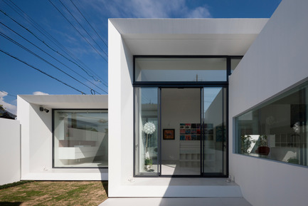 Press kit | 875-02 - Press release | The House for Contemporary Art / Award-winning project - Ryumei Fujiki + Yukiko Sato / F.A.D.S - Residential Architecture - Courtyard (South Garden) viewed from entrance hall  - Photo credit:   Hiroshi UEDA 
