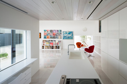 Press kit | 875-02 - Press release | The House for Contemporary Art / Award-winning project - Ryumei Fujiki + Yukiko Sato / F.A.D.S - Residential Architecture - Living/dining area viewed from kitchen  - Photo credit:  Hiroshi UEDA