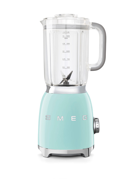 Dossier de presse | 2116-01 - Communiqué de presse | Red Dot Award: Product Design 2016, Smeg Wins Over The International Juries Once Again - SMEG - Concours -         Blender Smeg BLF01: 50’Retro Style Aesthetic blender, with die-cast Aluminium powder coated body and Tritan BPA-Free Jug, trasparent lid with measuring cup - Crédit photo : Smeg