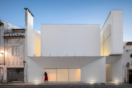 Press kit | 1830-04 - Press release | FAD to Architecture and Interior Design Awards Finalists 2016 - FAD - Fostering Arts and Design - Competition - Category: Architecture<br> <br> Municipal Market in Abrantes&nbsp;&nbsp;&nbsp;&nbsp;&nbsp;&nbsp;&nbsp;&nbsp;&nbsp;&nbsp;<br> Rua Nª Srª da Conceição&nbsp;&nbsp;&nbsp;&nbsp;&nbsp;&nbsp;&nbsp;&nbsp;&nbsp;&nbsp;<br> Abrantes (Portugal)<br> &nbsp; &nbsp; &nbsp; &nbsp; &nbsp; &nbsp; &nbsp; &nbsp; &nbsp; &nbsp; &nbsp; &nbsp; &nbsp; &nbsp; &nbsp; &nbsp; &nbsp; &nbsp; &nbsp; &nbsp; &nbsp; &nbsp; &nbsp; &nbsp; &nbsp; &nbsp; &nbsp; &nbsp; &nbsp; &nbsp; &nbsp; &nbsp; &nbsp; &nbsp; &nbsp; &nbsp; &nbsp; &nbsp; &nbsp; &nbsp; &nbsp;&nbsp;<br> Authors: &nbsp;&nbsp; &nbsp; &nbsp; &nbsp;&nbsp;&nbsp;<br> José Mateus, NunoMateus, architect (ARX Portugal Arquitectos)<br> Building engineer:&nbsp;CIP Construções, S.A., Sociedade de Construções&nbsp;<br> José Coutinho, S.A.&nbsp;<br> Engineer: Safre, Energia Técnica - Photo credit: FG+SG - Fotografia de Arquitectura, Fernando Guerra