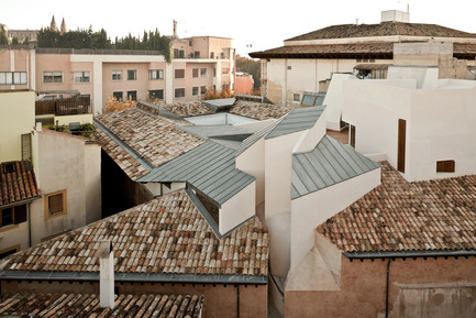 Press kit | 1830-04 - Press release | FAD to Architecture and Interior Design Awards Finalists 2016 - FAD - Fostering Arts and Design - Competition - Category: Architecture<br> <br> Casal Balaguer&nbsp;Cultural Center<br> Unió, 3 &nbsp;&nbsp;<br> Palma de Mallorca, Balearic Islands (Spain)<br> &nbsp; &nbsp; &nbsp; &nbsp; &nbsp; &nbsp; &nbsp; &nbsp; &nbsp; &nbsp; &nbsp; &nbsp; &nbsp; &nbsp;<br> Authors: &nbsp;&nbsp;&nbsp; &nbsp; &nbsp; &nbsp;&nbsp;&nbsp;<br> Eva Prats, Ricardo Flores, architects&nbsp;(Flores &amp; Prats)&nbsp;&nbsp;&nbsp;&nbsp;&nbsp;&nbsp;&nbsp;&nbsp;&nbsp;&nbsp;<br> Sé Duch, Xisco Pizá, architects&nbsp;(Duch-Pizà)<br> Building engineer:&nbsp;Anastasio de la Peña&nbsp;&nbsp;&nbsp;&nbsp;&nbsp;&nbsp;&nbsp;&nbsp;&nbsp;&nbsp;<br> Engineer: Fernando Purroy - Photo credit: Adrià Goula