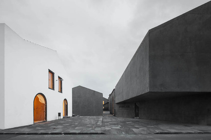 Press kit | 1830-04 - Press release | FAD to Architecture and Interior Design Awards Finalists 2016 - FAD - Fostering Arts and Design - Competition - Category: Architecture<br> <br> Arquipélago - Contemporary Arts Center<br> Rua Adolfo Coutinho de Medeiros, s/n&nbsp;&nbsp;&nbsp;&nbsp;&nbsp;&nbsp;&nbsp;&nbsp;&nbsp;&nbsp;<br> Ribeira Grande. Azores (Portugal)<br> &nbsp; &nbsp; &nbsp; &nbsp; &nbsp; &nbsp; &nbsp; &nbsp; &nbsp; &nbsp; &nbsp; &nbsp; &nbsp; &nbsp; &nbsp; &nbsp; &nbsp; &nbsp; &nbsp; &nbsp; &nbsp; &nbsp; &nbsp; &nbsp; &nbsp; &nbsp; &nbsp; &nbsp; &nbsp; &nbsp; &nbsp; &nbsp;&nbsp;<br> Authors:&nbsp;<br> João Mendes Ribeiro, architect &nbsp; &nbsp; &nbsp; &nbsp; &nbsp;<br> Cristina Guedes, Francisco Vieira de Campos, architects&nbsp;(Menos é Maisarquitectosassociados, lda)<br> Engineers:&nbsp;Hipólito Sousa, Jerónimo Botelho, Pedro Pint, Diogo Leite, FilipeFreitas, Jorge Rocha, RaulSerafim, HélderFerreir, Maria da Luz Santiago, Raul Bessa, Ricardo Carr - Photo credit: José Campos