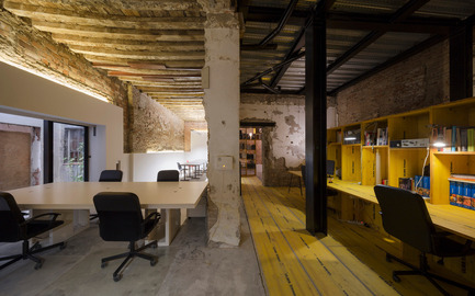 Press kit | 1830-04 - Press release | FAD to Architecture and Interior Design Awards Finalists 2016 - FAD - Fostering Arts and Design - Competition - Category: Architecture<br> <br> San Jerónimo 17. Reform of establishment for studio and workshop<br> San Jerónimo, 17&nbsp;&nbsp;&nbsp;&nbsp;&nbsp;&nbsp;&nbsp;&nbsp;&nbsp;&nbsp;<br> Granada (Spain)<br> <br> Authors:&nbsp;<br> Fco. Javier Castellano Pulido, Tomás García Píriz, architects&nbsp;(CUAC arquitectura)&nbsp;&nbsp; &nbsp;&nbsp;&nbsp;&nbsp;&nbsp;&nbsp;&nbsp;&nbsp;&nbsp;&nbsp;&nbsp;&nbsp;<br> Building engineers:&nbsp;Miguel Ángel Jiménez Dengra&nbsp; - Photo credit: Fernando Alda