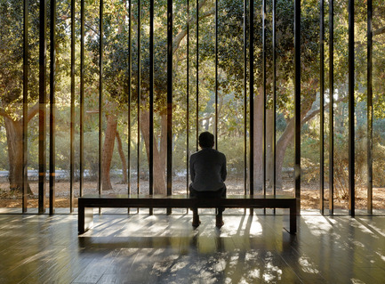 Dossier de presse | 2112-02 - Communiqué de presse | Windhover Contemplative Center selected as Architizer A+ Finalist - Aidlin Darling Design - Architecture institutionnelle -         <br> The space opens to the oak glade beyond, extending the visitor’s experience into the landscape.&nbsp; - Crédit photo : Matthew MIllman