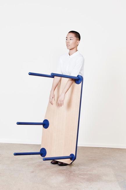Dossier de presse | 2040-01 - Communiqué de presse | Atelier Sauvage - Le nouveau duo français d’artisans designers - Atelier Sauvage - Produit - Table basse, longs pieds - Crédit photo :  Laura Bonnefous