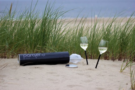 Press kit | 2096-01 - Press release | Parqer - The wine glass for outdoor use - Parqer Glass - Product -  Parqers are multipurpose packed per two in a durable plastic case suited for home and on the go. - Photo credit:  Florent Gatin