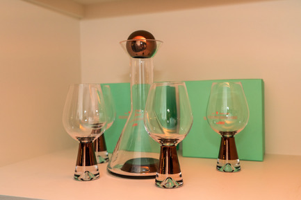 Press kit | 1152-07 - Press release | Opening of the new showroom boutique: Le Studio Luminaires - LumiGroup - Lighting Design - Tom Dixon - Tank Wine Glasses &amp; Decanter - Photo credit: Le Studio Luminaires
