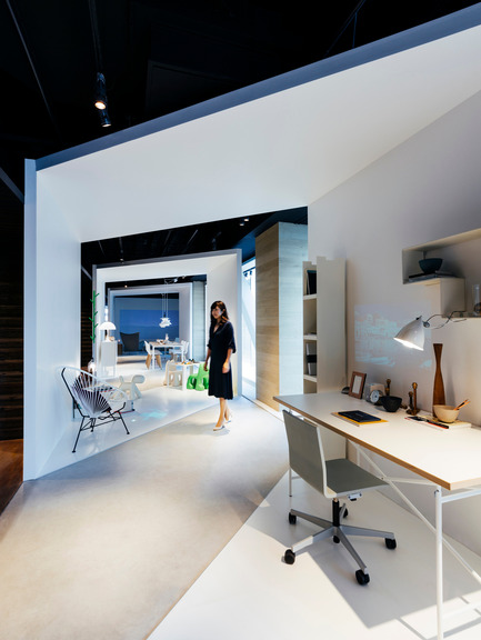 Dossier de presse | 2005-02 - Communiqué de presse | Life Story - Enriching your lifestyle with Life Space UX - by Sony and Living Motif - id inc.& AXIS Inc. - Évènement + Exposition - interior (study, kids room, dining, living&amp;theater) - Crédit photo : shuntaro (bird + insect)&nbsp;