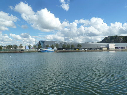 Dossier de presse | 896-05 - Communiqué de presse | Les Eléis, un centre commercial entre ciel et mer - Arte Charpentier Architectes & CALQ Architecture - Architecture commerciale - Crédit photo : Alain Caste