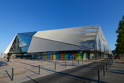 Dossier de presse | 896-05 - Communiqué de presse | Les Eléis, un centre commercial entre ciel et mer - Arte Charpentier Architectes & CALQ Architecture - Architecture commerciale - Crédit photo : Alain Caste