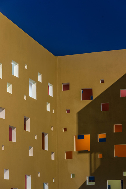 Dossier de presse | 1432-01 - Communiqué de presse | Studios 18 - Sanjay Puri Architects - Architecture résidentielle - CORRIDOR DETAIL - Crédit photo : Vinesh Gandhi