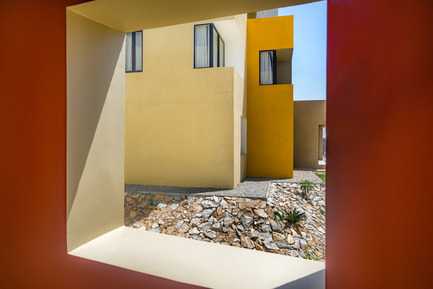 Dossier de presse | 1432-01 - Communiqué de presse | Studios 18 - Sanjay Puri Architects - Architecture résidentielle - VIEW FROM THE CORRIDOR - Crédit photo : Vinesh Gandhi