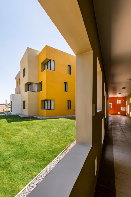 Dossier de presse | 1432-01 - Communiqué de presse | Studios 18 - Sanjay Puri Architects - Architecture résidentielle - VIEW FROM THE CORRIDOR - Crédit photo : Vinesh Gandhi