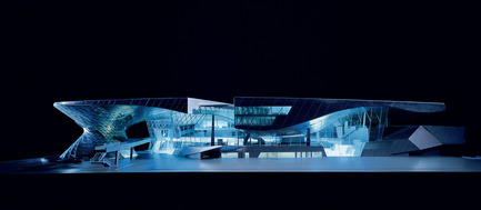 Dossier de presse | 756-12 - Communiqué de presse | Le CCA présenteArchéologie du numérique : complexité et convention - Centre Canadien d’Architecture (CCA) - Évènement + Exposition - COOP HIMMELB(L)AU, BMW Welt: photographie d’une maquette, 2004. Documents d’archives,&nbsp;COOP HIMMELB(L)AU, Centre Canadien d’Architecture, Montréal. <br><br> - Crédit photo :  Don de COOP HIMMELB(L)AU.© COOP HIMMELB(L)AU 