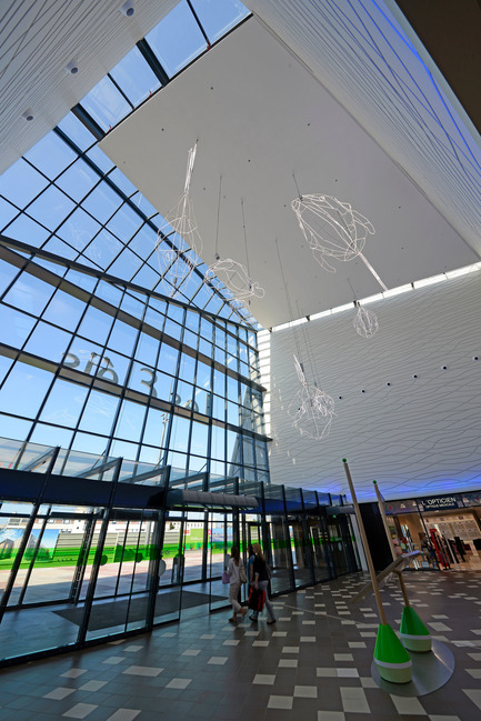 Dossier de presse | 896-05 - Communiqué de presse | Les Eléis, un centre commercial entre ciel et mer - Arte Charpentier Architectes & CALQ Architecture - Architecture commerciale - Crédit photo : Alain Caste