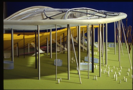 Dossier de presse | 756-12 - Communiqué de presse | Le CCA présenteArchéologie du numérique : complexité et convention - Centre Canadien d’Architecture (CCA) - Évènement + Exposition - Peter Kulka avec Ulrich Königs, Chemnitz Stadium (concours): photographie d’une maquette, c. 1995. documents d’archives Ulrich Koenigs, Centre Canadien d’Architecture, Montréal. <br> - Crédit photo : Don de Ulrich Koenigs. © Peter Kulka et Ulrich Koenigs