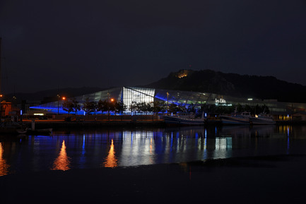 Dossier de presse | 896-05 - Communiqué de presse | Les Eléis, un centre commercial entre ciel et mer - Arte Charpentier Architectes & CALQ Architecture - Architecture commerciale - Crédit photo : Alain Caste