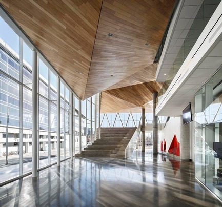 Dossier de presse | 916-05 - Communiqué de presse | La Maison des étudiants de l’École de technologie supérieure (ÉTS) - Menkès Shooner Dagenais LeTourneux Architectes - Architecture institutionnelle - Crédit photo : Stéphane Brugger