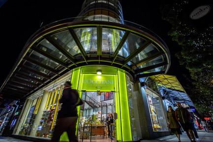 Press kit | 2124-01 - Press release | The Illuminating Engineering Society of British Columbia announces its ‘Vision Award’ winners for 2016 - IESBC - Lighting Design - L'Occitane en Provence Vancouver flagship store  - Photo credit: Johnny Milkovich - DOUBLE VISION Photography
