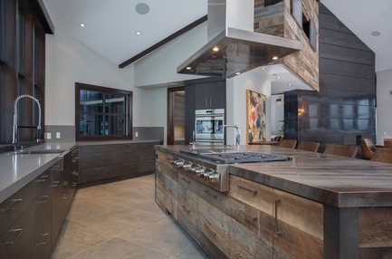 Press kit | 2153-01 - Press release | Sub-Zero & WolfKitchen Design Contest: 2015-2016 call for entries - Sub-Zero & Wolf Montreal & Toronto - Residential Interior Design -  MOUNTAIN CONTEMPORARY - design:&nbsp;LMK INTERIORS and&nbsp;PEPPERTREE KITCHEN AND BATH&nbsp;-&nbsp;REGIONAL AWARD WINNER KDC 2013-14 - Photo credit:         Kitchen Design Contests/Sub-Zero Wolf