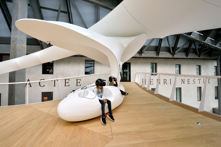 Press kit | 1997-02 - Press release | Dutch design for Nestlé’s open house in Switzerland - Tinker imagineers - Event + Exhibition -  Organic, floating world of Visions with VR-experience  - Photo credit: Mike Bink