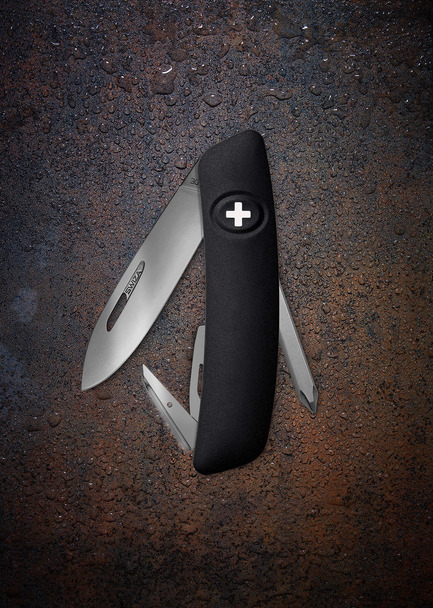 Press kit | 2071-01 - Press release | Incredible performance - Helvetica Brands SA - SWIZA - Urban Design - The true beauty of any functional object becomes evident in its handling, otherwise it remains an aesthetically pleasing shell. SWIZA D04.&nbsp; - Photo credit:  SWIZA 