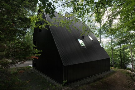 Dossier de presse | 1010-04 - Communiqué de presse | FAHOUSE - Studio Jean Verville architectes - Architecture résidentielle - Crédit photo : Maxime Brouillet