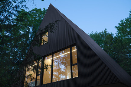 Dossier de presse | 1010-04 - Communiqué de presse | FAHOUSE - Studio Jean Verville architectes - Architecture résidentielle - Crédit photo : Maxime Brouillet