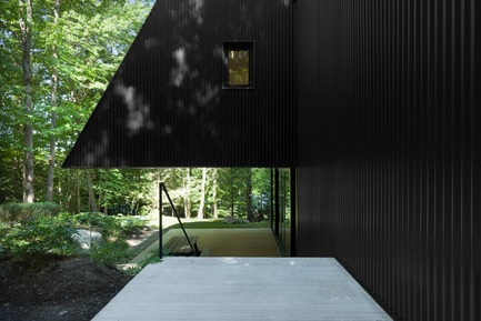Dossier de presse | 1010-04 - Communiqué de presse | FAHOUSE - Studio Jean Verville architectes - Architecture résidentielle - Crédit photo : Maxime Brouillet