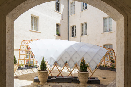 Dossier de presse | 982-30 - Communiqué de presse | Festival des Architectures Vives 2016 - Montpellier et La Grande Motte - Association Champ Libre - Festival des Architectures Vives (FAV) - Design urbain - [ Dé ] tendu<br>Ecole Nationale Supérieure d'Architecture de Toulouse<br>Quaternion - Marie Lambert, Simon Hulin et Mathieu Sudres&nbsp; - Crédit photo : Paul KOZLOWSKI ©photoarchitecture.com<br>Site&nbsp;: http://photoarchitecture.com