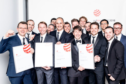 Press kit | 1696-09 - Press release | Award-winning design, premium products and a touch of Hollywood in Essen: That was the Red Dot Gala 2016 - Red Dot Award - Competition - Blackmagic Industrial Design Team led by Simon Kidd is Red Dot: Design Team of the Year 2016<br> - Photo credit: Red Dot