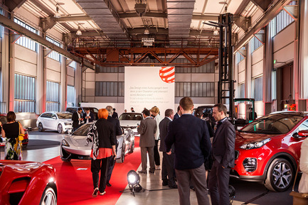 Press kit | 1696-09 - Press release | Award-winning design, premium products and a touch of Hollywood in Essen: That was the Red Dot Gala 2016 - Red Dot Award - Competition - Designers' Night in the midst of award-winning cars<br> - Photo credit: Red Dot