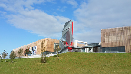 Dossier de presse | 896-09 - Communiqué de presse | Les Saisons - Arte Charpentier Architectes - Architecture commerciale - Crédit photo : Alain Caste