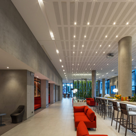 Dossier de presse | 896-10 - Communiqué de presse | Hôtels Ibis Styles et Pullman à Roissypôle - Arte Charpentier Architectes - Architecture commerciale - Crédit photo : Christophe Valtin