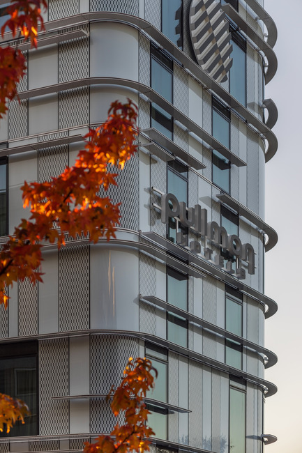 Dossier de presse | 896-10 - Communiqué de presse | Hôtels Ibis Styles et Pullman à Roissypôle - Arte Charpentier Architectes - Architecture commerciale - Crédit photo : Christophe Valtin