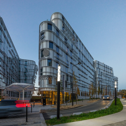 Dossier de presse | 896-10 - Communiqué de presse | Hôtels Ibis Styles et Pullman à Roissypôle - Arte Charpentier Architectes - Architecture commerciale - Crédit photo : Christophe Valtin