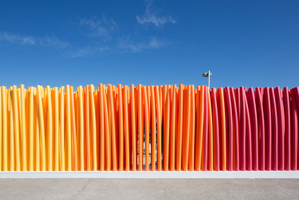 Dossier de presse | 982-30 - Communiqué de presse | Festival des Architectures Vives 2016 - Montpellier et La Grande Motte - Association Champ Libre - Festival des Architectures Vives (FAV) - Design urbain - La Grande Frite<br>HOCH Studio - Bertrand Chapus et Thomas Hostache&nbsp; - Crédit photo : Paul KOZLOWSKI ©photoarchitecture.com<br>Site&nbsp;: http://photoarchitecture.com