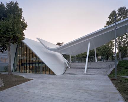 Dossier de presse | 896-11 - Communiqué de presse | Pavillon d'accueil du campus Evergreen - Arte Charpentier Architectes - Architecture institutionnelle - Crédit photo :  LK Photographe 