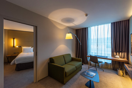 Dossier de presse | 896-10 - Communiqué de presse | Hôtels Ibis Styles et Pullman à Roissypôle - Arte Charpentier Architectes - Architecture commerciale - Crédit photo : Christophe Valtin