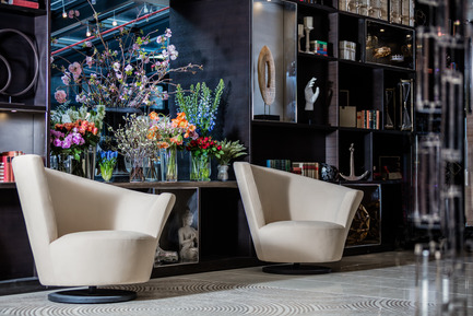 Dossier de presse | 865-20 - Communiqué de presse | Andres Escobar révolutionne l’expérience visiteur au nouvel Holiday Inn de New York - Escobar Design by Lemay - Design d’intérieur commercial - Crédit photo :          ©️ Inessa Binenbaum 
