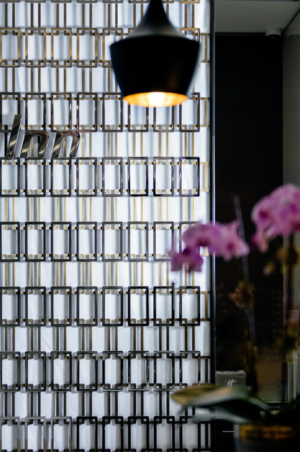 Dossier de presse | 865-20 - Communiqué de presse | Andres Escobar révolutionne l’expérience visiteur au nouvel Holiday Inn de New York - Escobar Design by Lemay - Design d’intérieur commercial - Crédit photo :          ©️ Inessa Binenbaum 