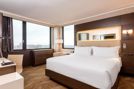Dossier de presse | 865-20 - Communiqué de presse | Andres Escobar révolutionne l’expérience visiteur au nouvel Holiday Inn de New York - Escobar Design by Lemay - Design d’intérieur commercial - Crédit photo :          ©️ Inessa Binenbaum 