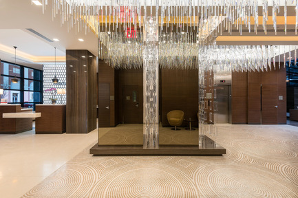 Dossier de presse | 865-20 - Communiqué de presse | Andres Escobar révolutionne l’expérience visiteur au nouvel Holiday Inn de New York - Escobar Design by Lemay - Design d’intérieur commercial - Crédit photo :          ©️ Inessa Binenbaum 